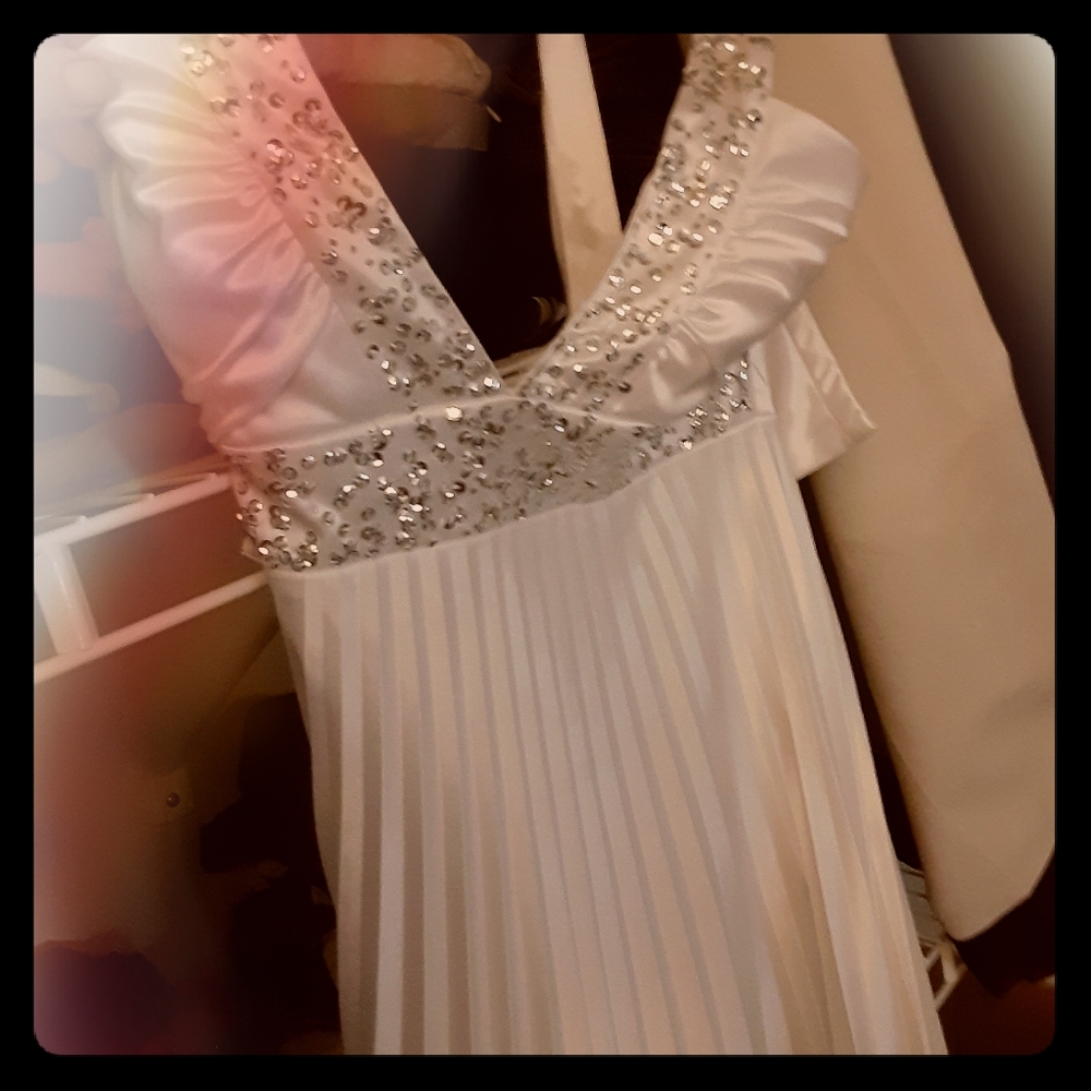 White stapless dress